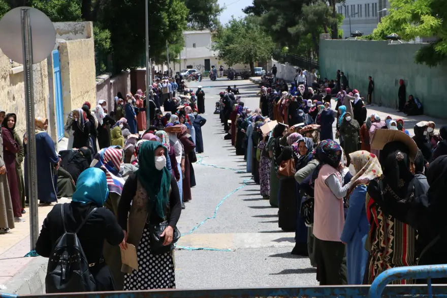 Şanlıurfa Valisi: PTT’deki yoğunluğun önüne geçemiyoruz 9 Şanlıurfa Valisi: PTT’deki yoğunluğun önüne geçemiyoruz 9