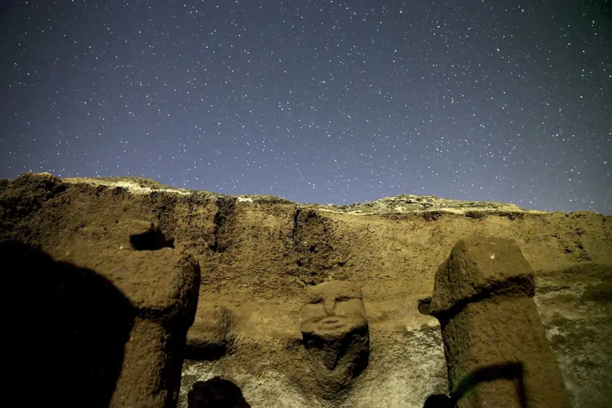 Neolitik dönemin önemli merkezi 'Karahantepe' yıldızların altında 26