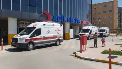 Erzincan'da yolcu otobüsü TIR'a çarptı: 26 yaralı