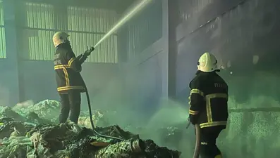 Hatay'da geri dönüşüm fabrikasında yangın