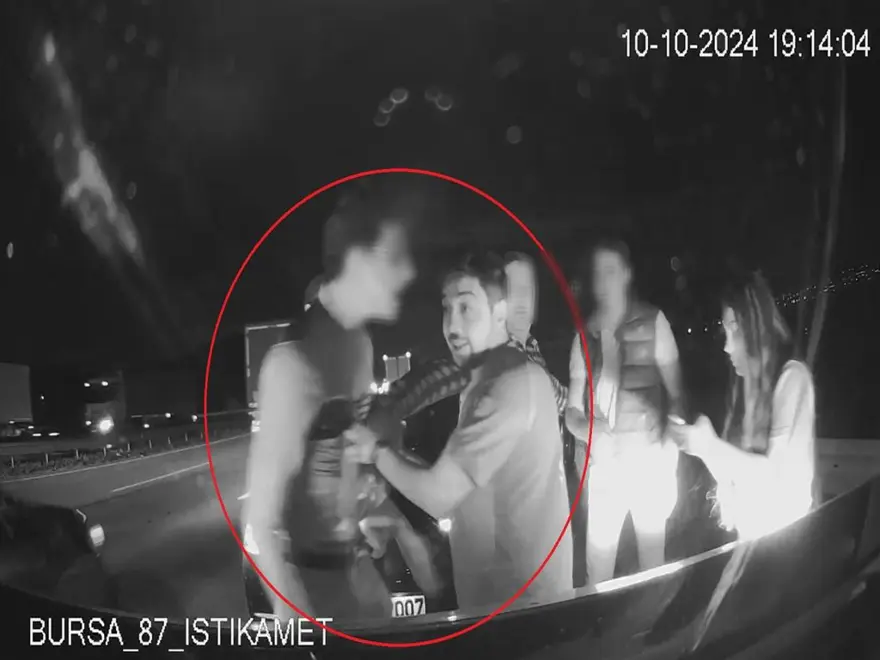 CEP TELEFONUYLA GÖRÜNTÜLEYİP, TEHDİT ETTİ 2 CEP TELEFONUYLA GÖRÜNTÜLEYİP, TEHDİT ETTİ 2