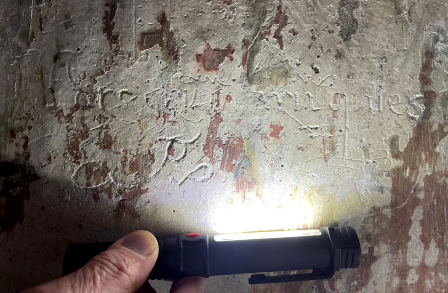 15. Yüzyıldan kalma malikanede gizemli cadı işaretleri bulundu! 