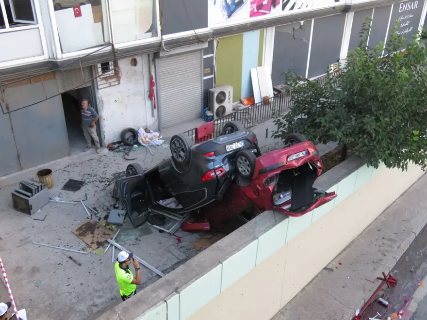 Viteste unuttuğu aracıyla ikinci kattan düştü 1 Viteste unuttuğu aracıyla ikinci kattan düştü 1