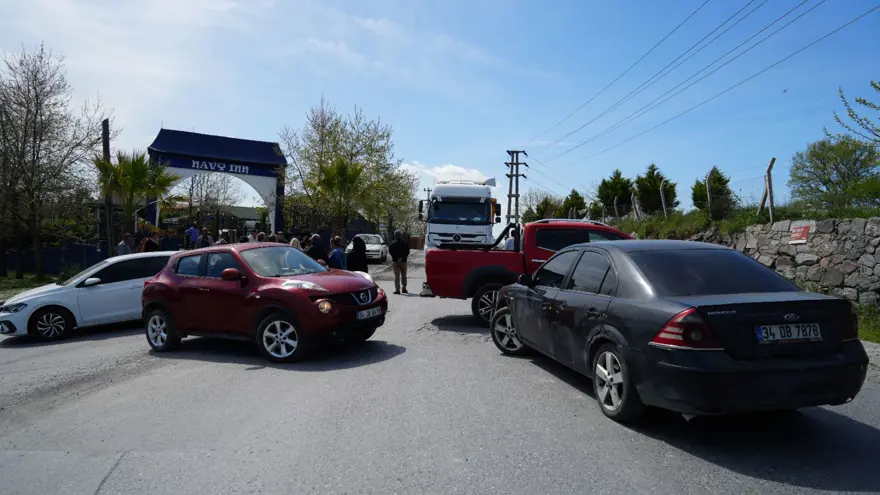 Mahalleliden araçlarıyla hafriyat kamyonlarına tepki 8