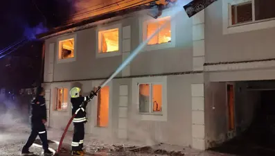 Muğla'da çıkan yangında iki katlı ahşap ev kullanılamaz hale geldi