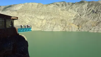 Türkiye'nin en büyüğü 'Tortum Gölü Seyir Terası'na yoğun ilgi