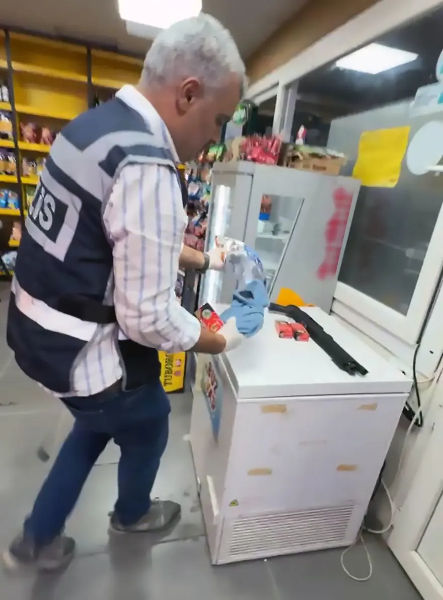 Tekel bayisinde cipsten silah çıktı 4