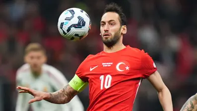 "Mourinho ısrar ediyor" diyerek duyurdular: Fenebahçe'nin Hakan Çalhanoğlu teklifinin ayrıntıları ortaya çıktı