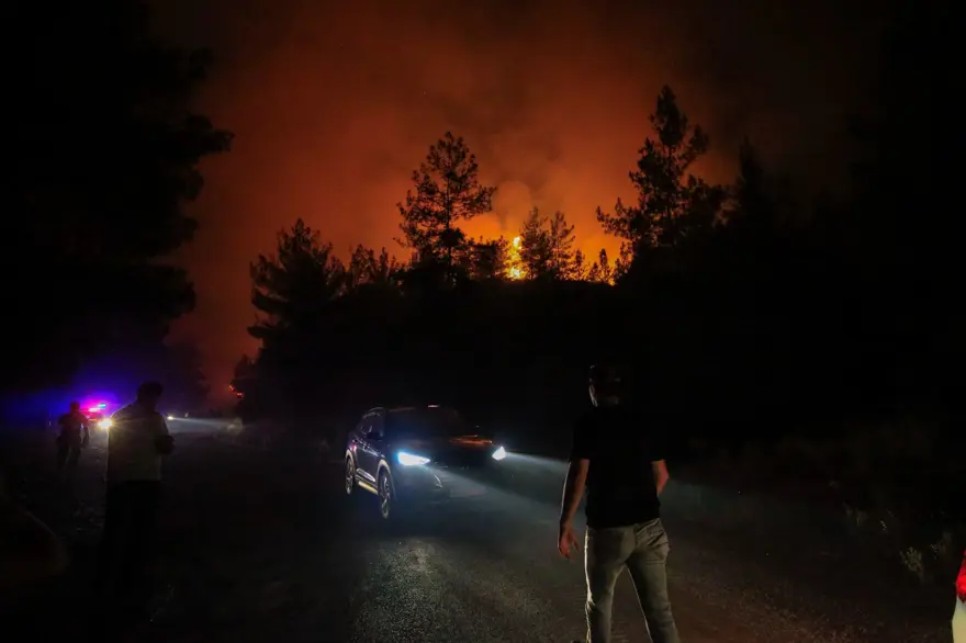 Marmaris'te orman yangını: Alevlerle mücadelede 2. gün 54 Marmaris'te orman yangını: Alevlerle mücadelede 2. gün 54