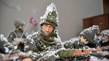 Sarıkamış Harekatı'nı "minyatür asker" çalışmasıyla canlandırdı