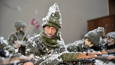 Sarıkamış Harekatı'nı "minyatür asker" çalışmasıyla canlandırdı