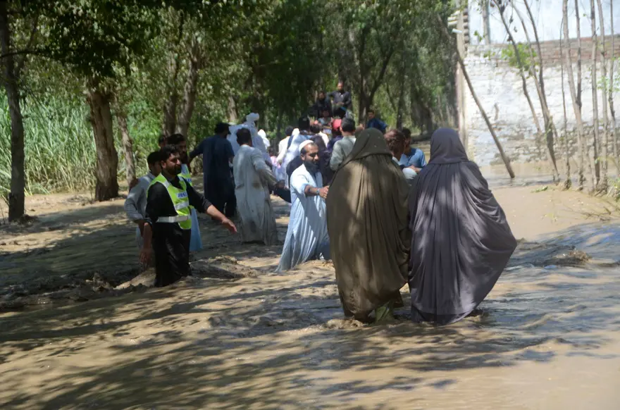 Pakistan'da sel felaketi: Can kaybı bini aştı 