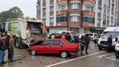 Samsun’da feci kaza: Çöp kamyonuna çarpan araçta üç yaralı