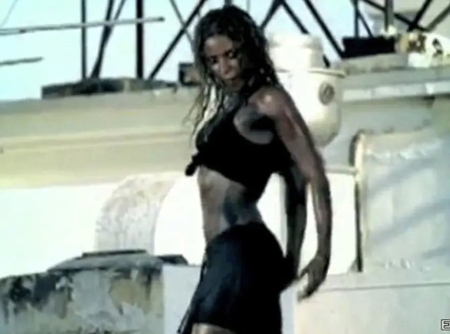 Shakira yine çamur içinde 3 Shakira yine çamur içinde 3