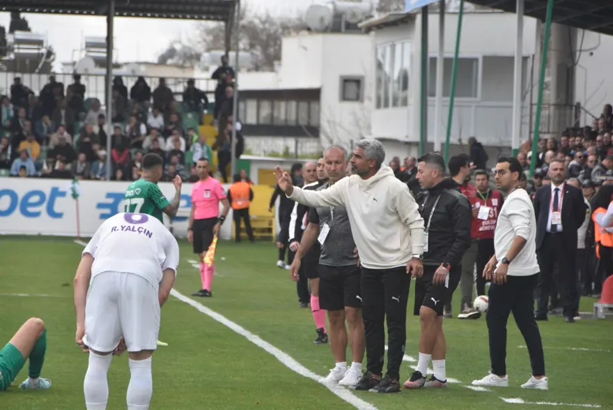Bodrum FK-Eyüpspor maçında ortalık karıştı: Arda Turan'a yabancı madde atıldı, bir futbolcu hastaneye kaldırıldı 1