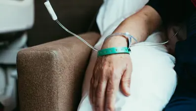 Böbrek taşları kansere yol açabilir mi? 4 belirtiyle "geliyorum" diyor