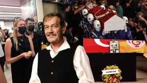 Derya Şensoy'un gözyaşları: Baba kız aşkımız okyanusları aştı (Ferhan Şensoy'a veda) Derya Şensoy'un gözyaşları: Baba kız aşkımız okyanusları aştı (Ferhan Şensoy'a veda)