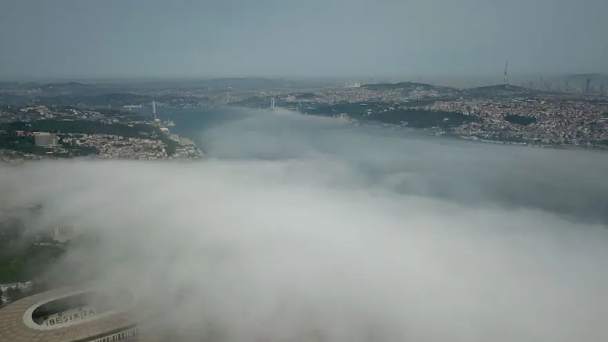 İstanbul Boğazı'na çöken sis doyumsuz görüntüler oluşturdu 6