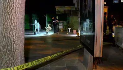 Bakırköy’de tartışmayı ayırmak isteyen kadın bacağından vuruldu