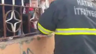 Hatay'da feci olay: Çocuğun koluna demir korkuluk saplandı!