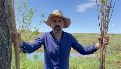 25 yıldır bulduğu her boş alana fidan dikiyor: İnsanlar bana dua ediyorlar