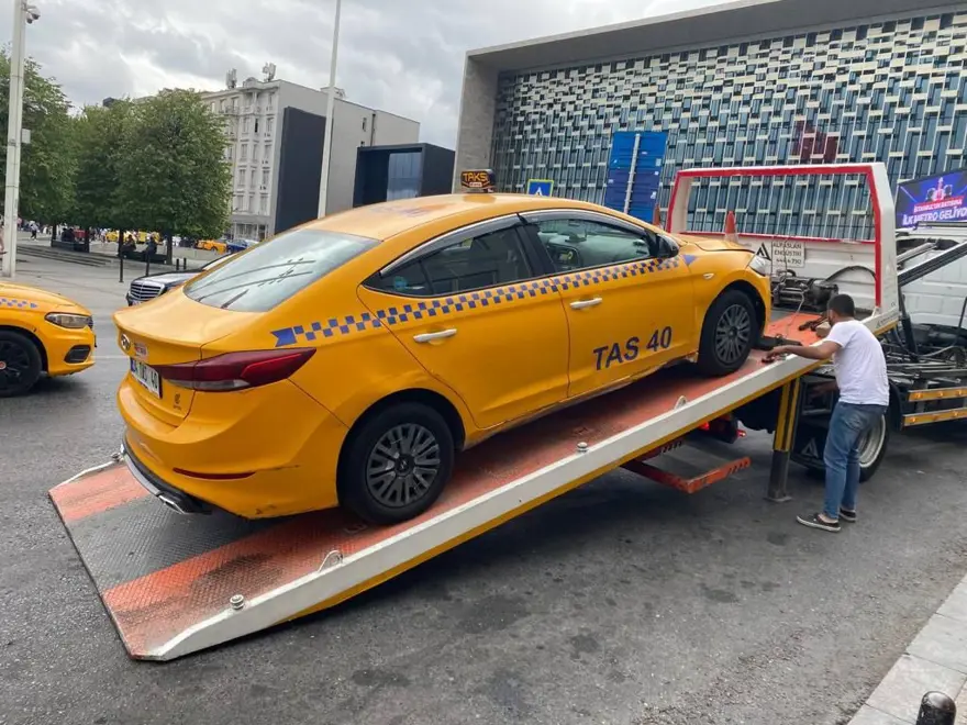 TaksimMeydanı’nda taksiciye gözaltı | “Bu aracı yakarım” diye tehdit etti 5