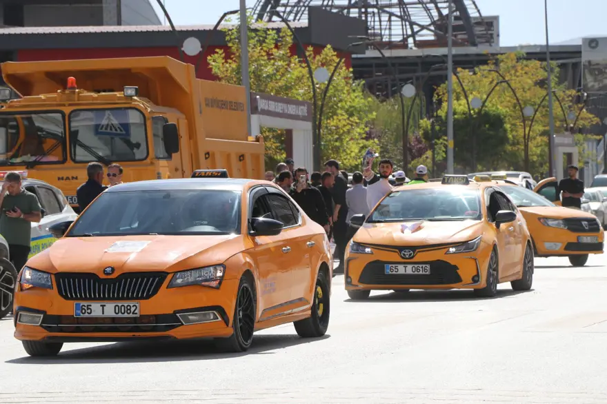 Taksicilerden Rojin Kabaiş eylemi: "Rojin için sessiz kalmayacağız" 