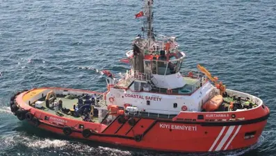 Üsküdar'da gemiye çıkarken denize düşen kaptan hayatını kaybetti