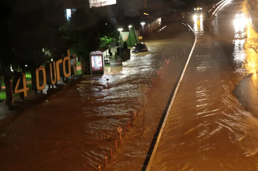 Batı Karadeniz'i yine sel vurdu 1