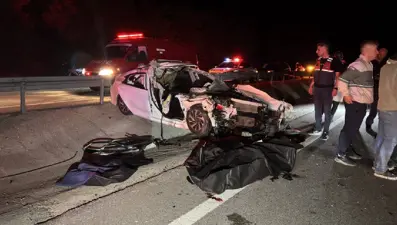 Balıkesir'de feci kaza: 2 ölü, 3 yaralı