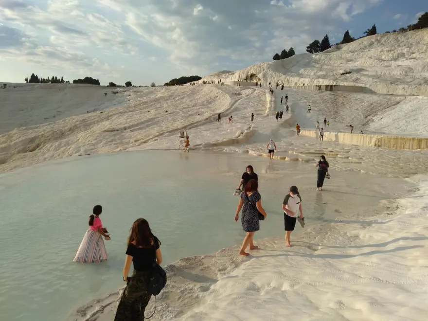 Pamukkale'de utandıran görüntüler Pamukkale'de utandıran görüntüler