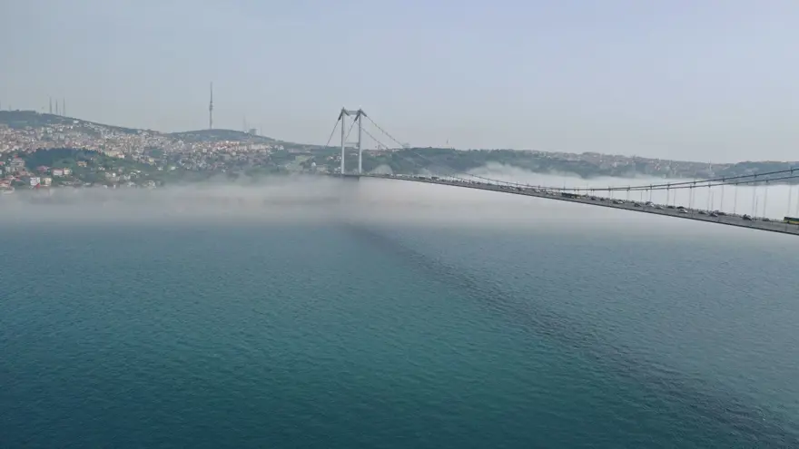 İstanbul Boğazı'na çöken sis doyumsuz görüntüler oluşturdu 17