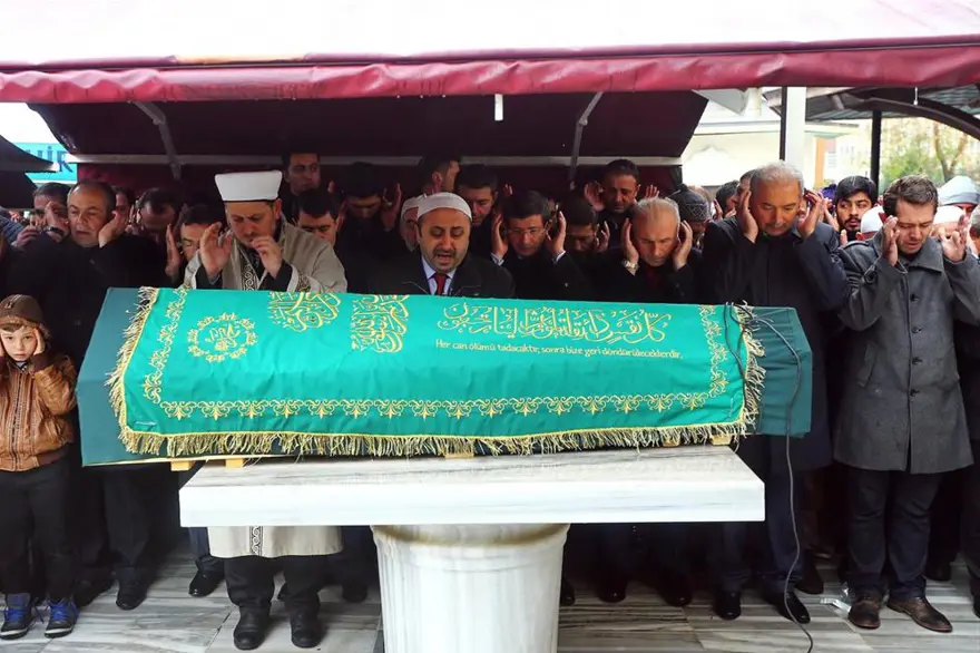 Davutoğlu gözyaşlarını tutamadı 3 Davutoğlu gözyaşlarını tutamadı 3