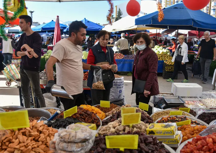 Evde yeni yıl sofrası en az 1000 lira Evde yeni yıl sofrası en az 1000 lira