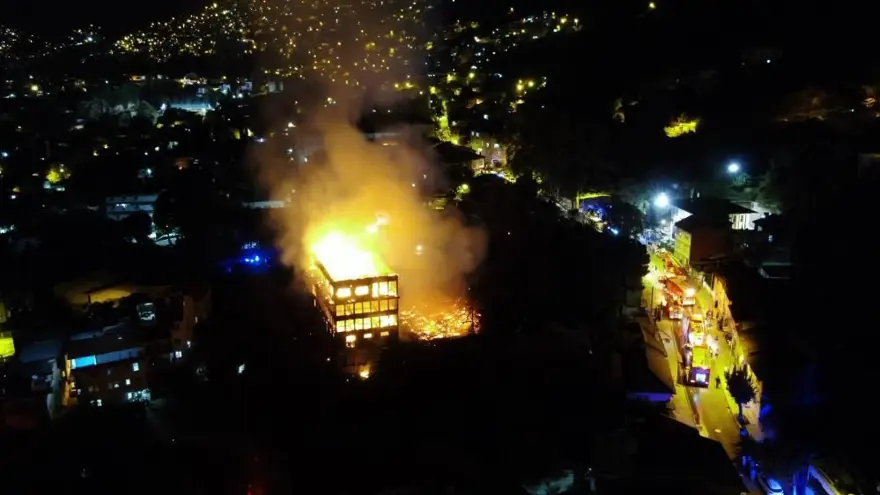 Bursa'da tarihi fabrikada korkutan yangın 12 Bursa'da tarihi fabrikada korkutan yangın 12