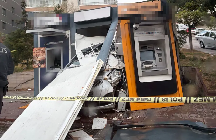 Ankara'da facia ucuz atlatıldı: Kontrolden çıktı, ATM'lere girdi 1