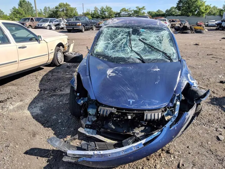 Takla atan Tesla Model 3 bu hale geldi (Yeni Tesla Model 3'ün özellikleri) 