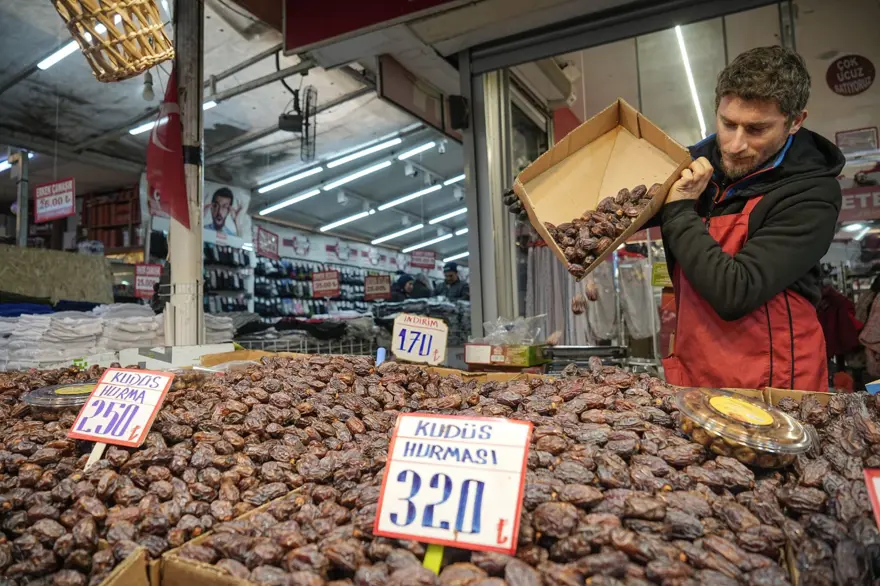 Ramazan'ın vazgeçilmezi 15 çeşidiyle tezgahta: Yoğun talep var 3 Ramazan'ın vazgeçilmezi 15 çeşidiyle tezgahta: Yoğun talep var 3