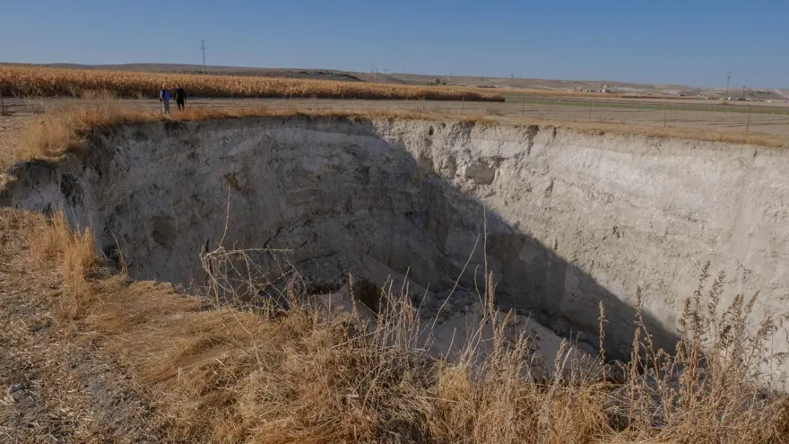 Obruk sayısı hızla artıyor! Volkanik gaz çıkışı da görülmeye başlandı 1 Obruk sayısı hızla artıyor! Volkanik gaz çıkışı da görülmeye başlandı 1