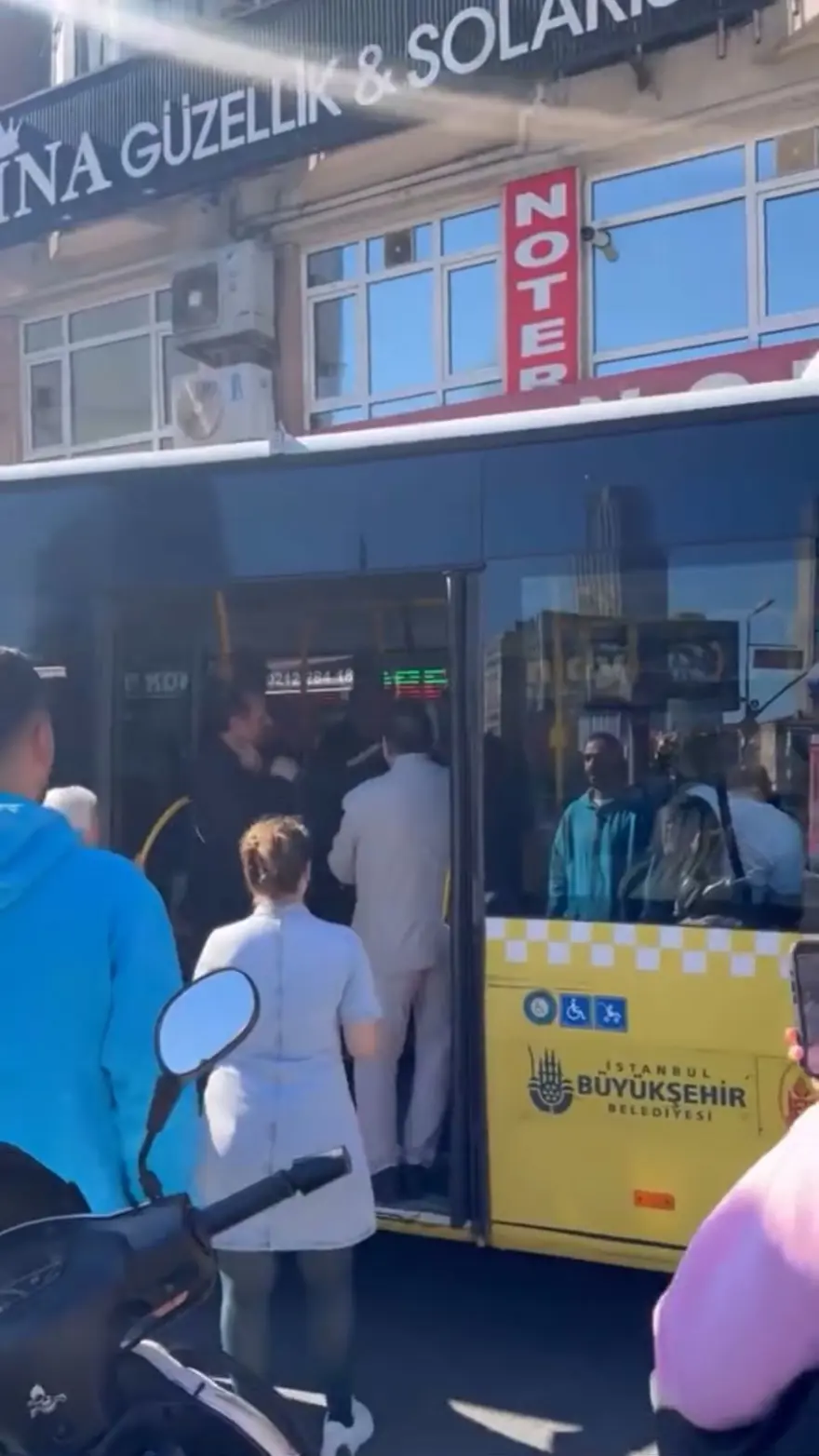 İETT otobüsünde "kart basma" kavgası: Şoförün kafasına yumruk attı 6
