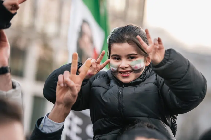 Avrupa'daki Suriyeliler, Baas rejiminin devrilmesini kutladı 10