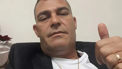 Çarşafla boğulmaya çalışılan müzisyen hastanede yaşamını yitirdi