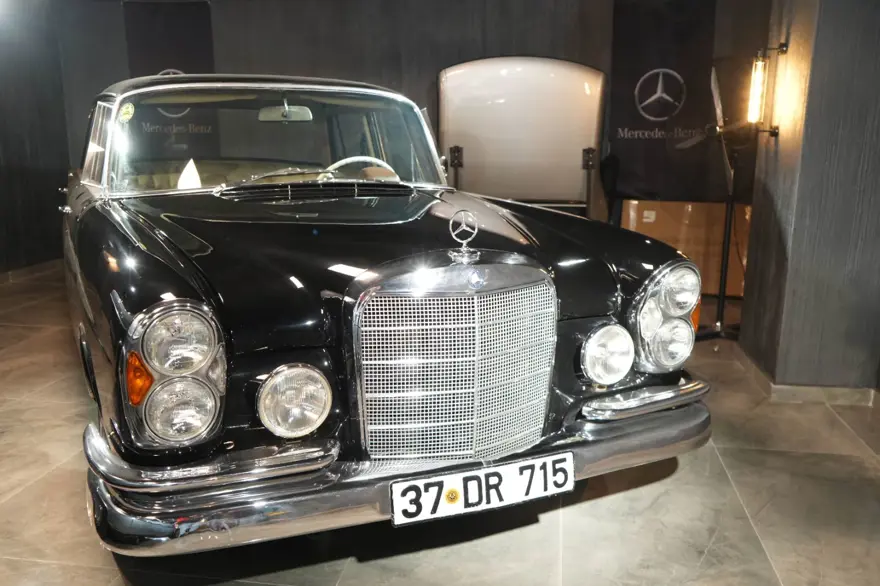 Çocukluk yıllarında başlayan otomobil tutkusunu koleksiyona dönüştürdü: Ünlüler bu araçların peşinde 2