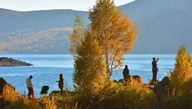 Nemrut Krater Gölü’nde sonbahar güzelliği eşliğinde çevre temizliği