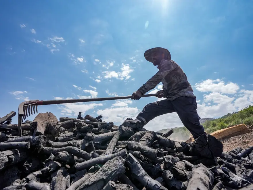 Torakçılardan yaz ortasında 90 derece sıcağın altında mesai: “Sıcakhavadan şikayet edenler gelip bizi görsün” 18 Torakçılardan yaz ortasında 90 derece sıcağın altında mesai: “Sıcakhavadan şikayet edenler gelip bizi görsün” 18
