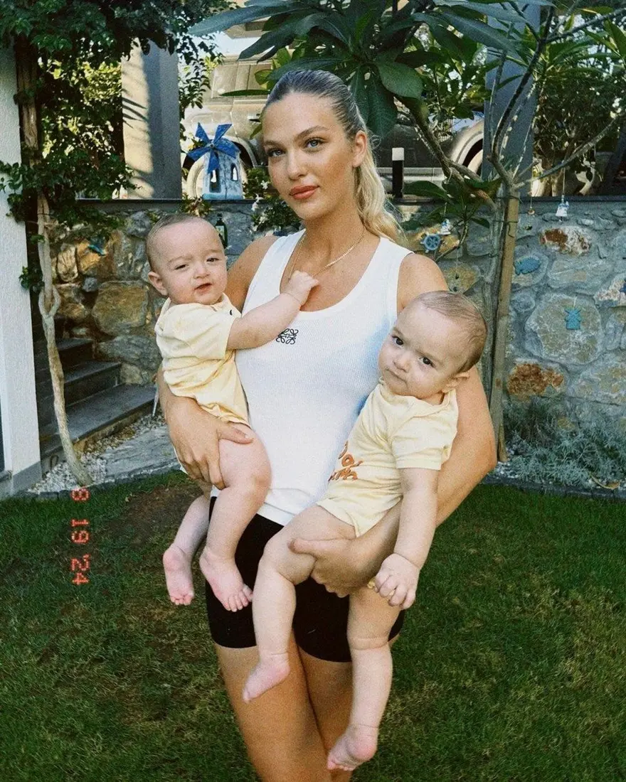 İbrahim Tatlıses, torunları Ayel ve Emir ile poz verdi 6 İbrahim Tatlıses, torunları Ayel ve Emir ile poz verdi 6