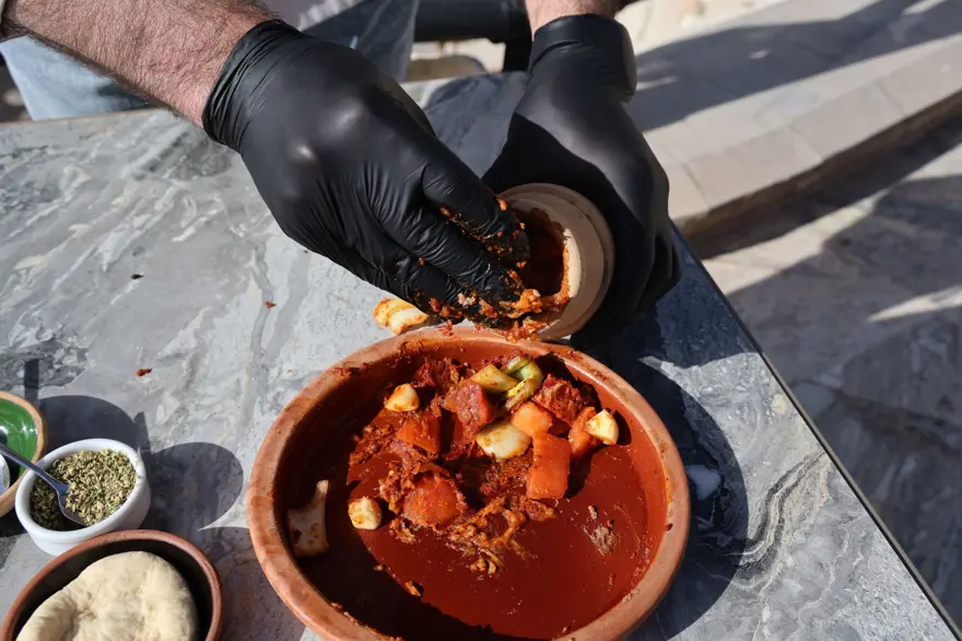 Bin yıllık lezzet: Kara fırınlarda 2 buçuk saatte pişiriliyor 3