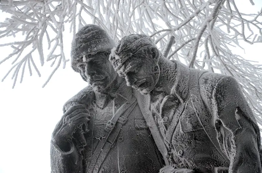 Doğu buz kesti: Kar kalınlığı 3 metreyi aştı! 17