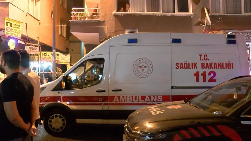 Küçükçekmece’de patlama paniği: Motosikletli saldırganlarinternet kafeye patlayıcı madde attı 4