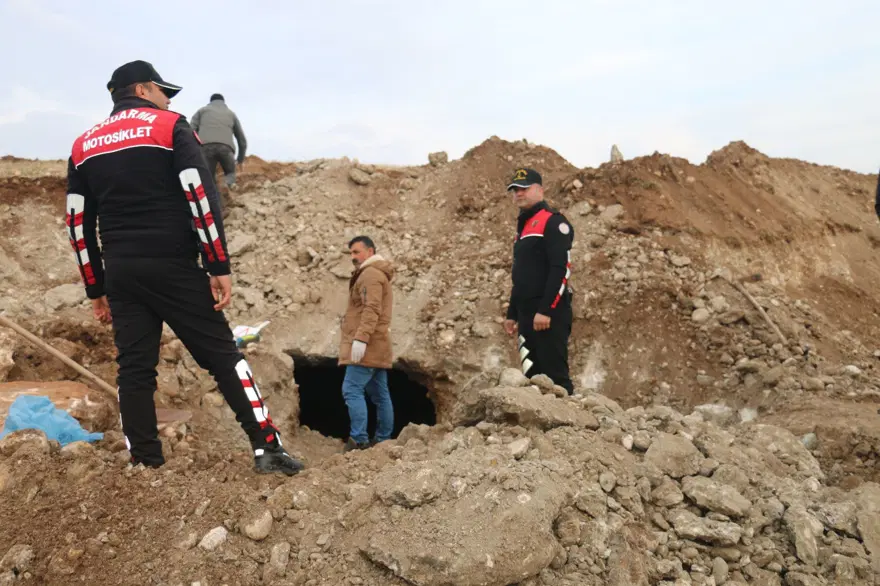 Yol çalışmasında 1600 yıllık oda mezar bulundu 6